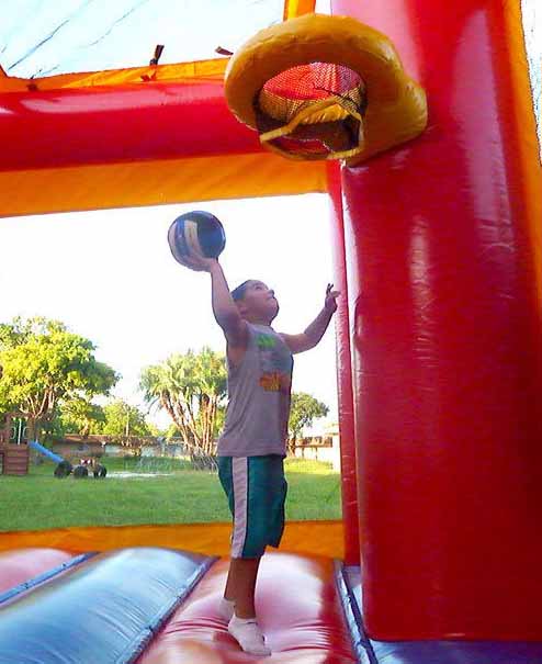 Combo Bounce House With Slide & Basketball Hoop - Image 9