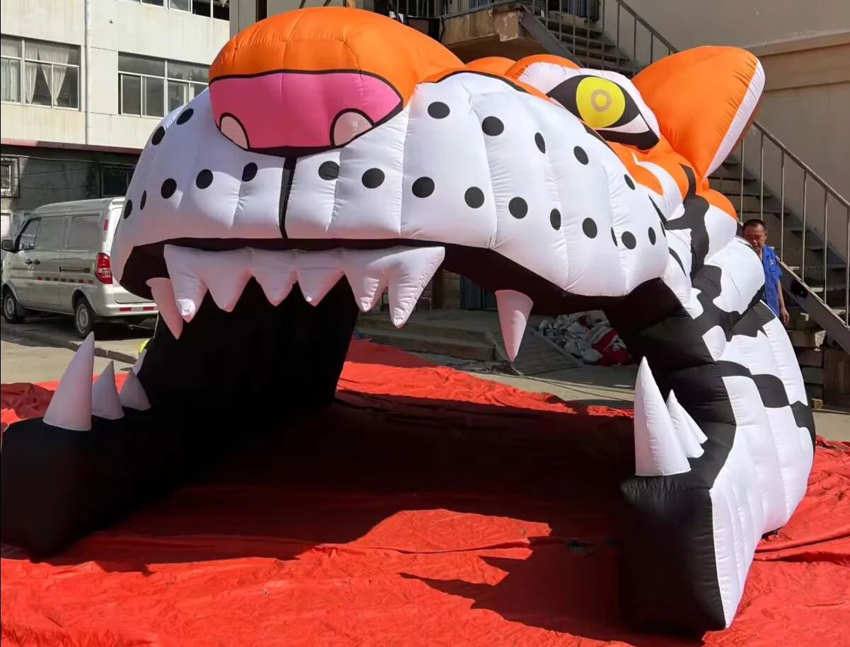 Inflatable Black Football Tunnel With Tiger Head Run Through - Image 6